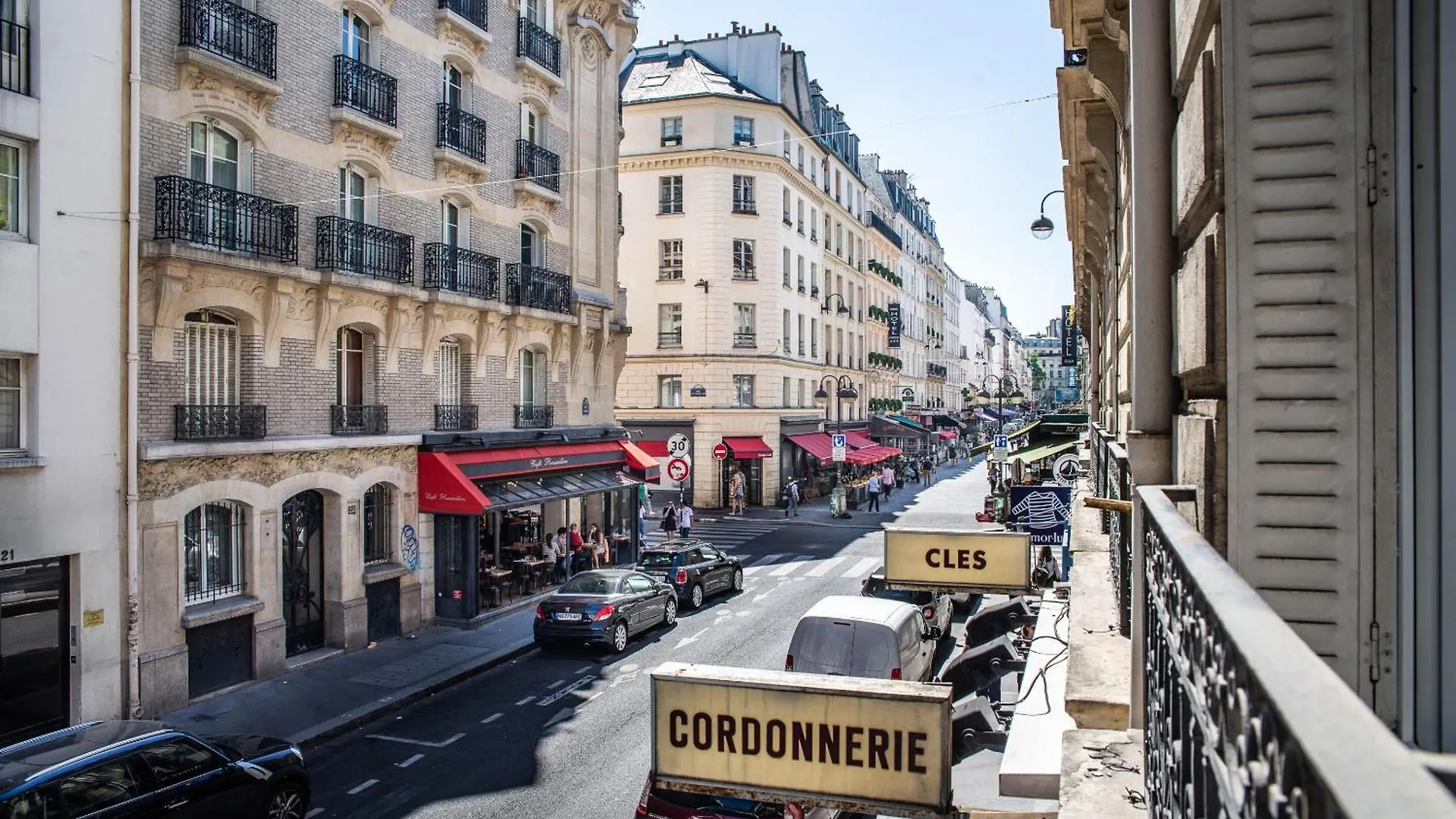 The Charming Rue Cler Daire Paris